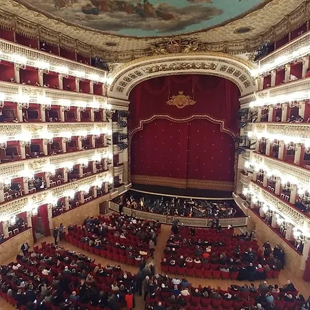 Kbirr Charming House 4* ナポリ